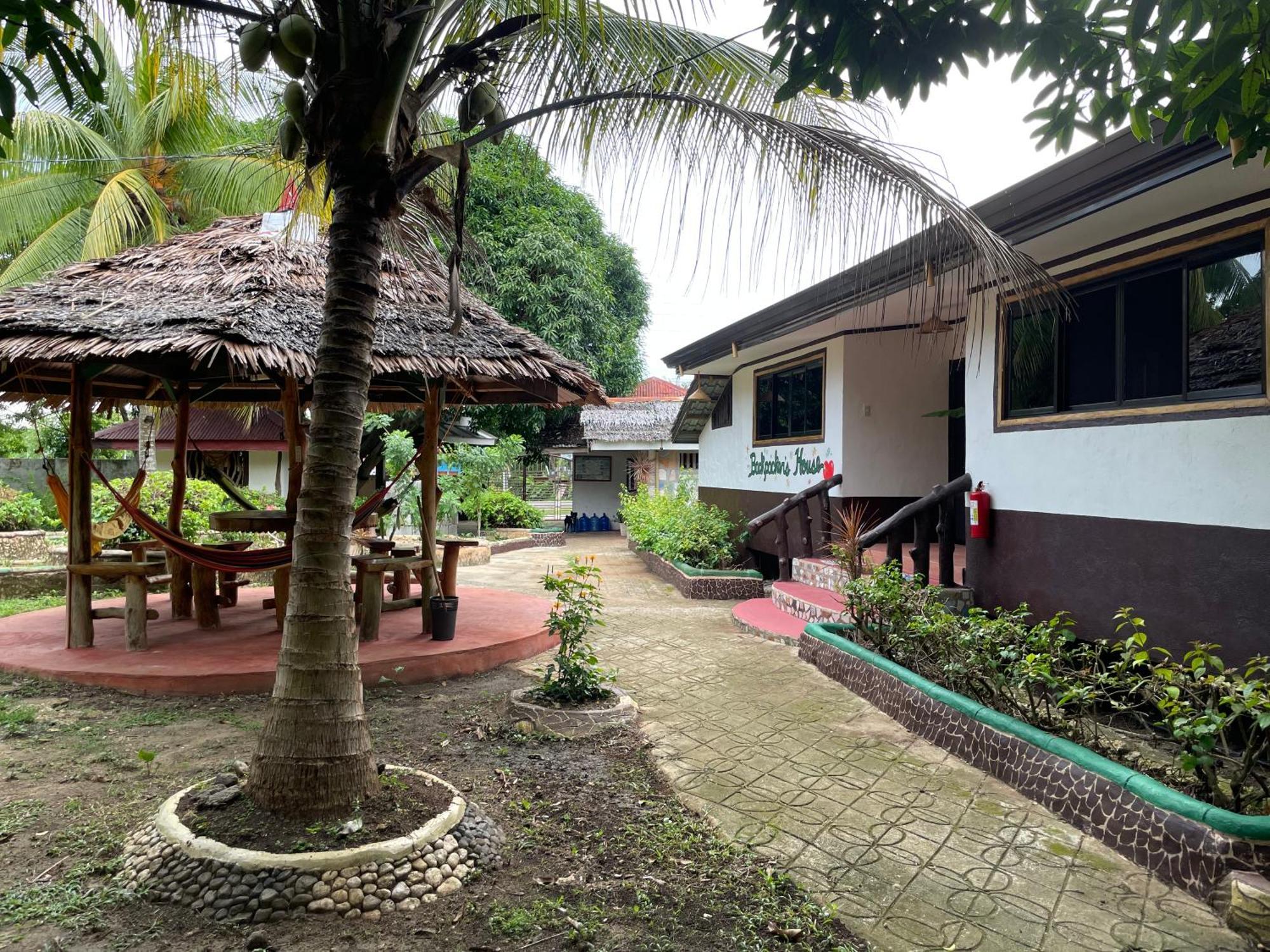 Chelle'S Guesthouse And Backpackers Siquijor Exterior photo